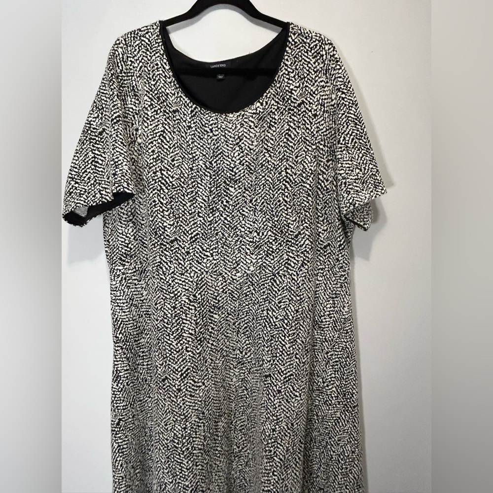 Lands’ End Black & White Jacquard Print Short Sleeve Dress - Picture 5 of 8